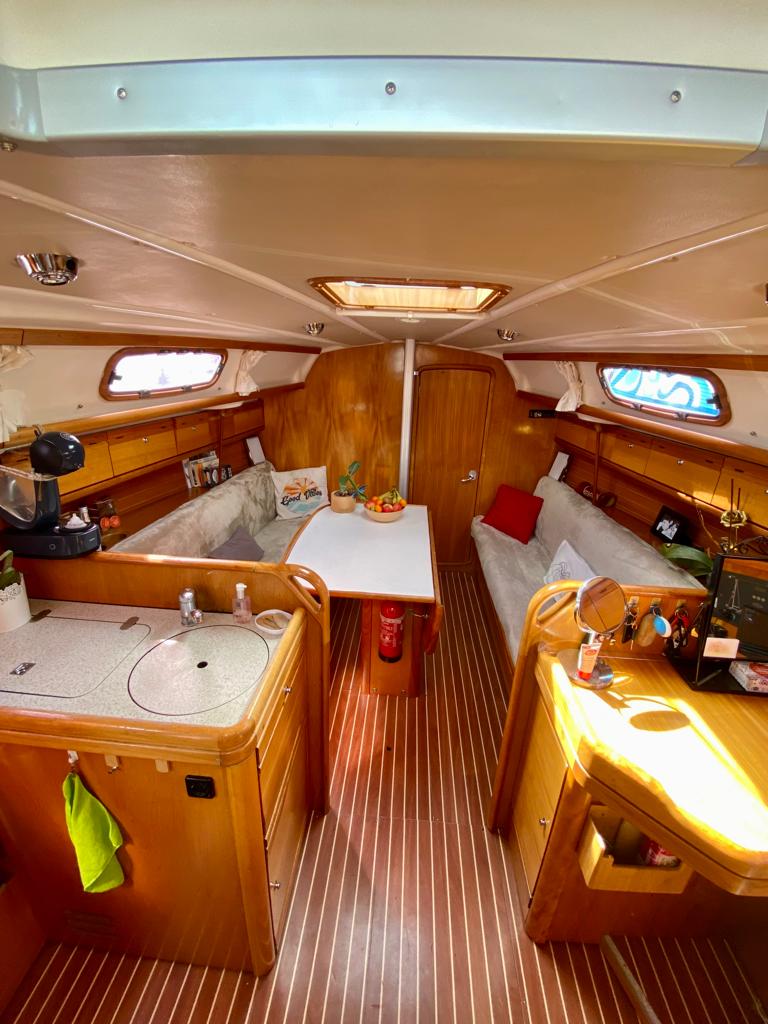 Intérieur et cabine Bavaria 30 Cruiser voilier habité